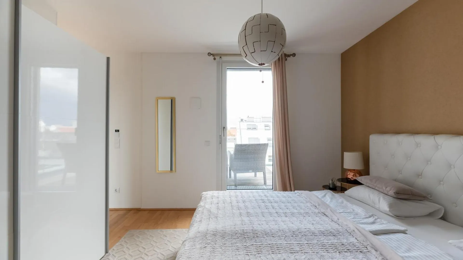 Apartment Mit Traumhafter Dachterrasse & Weitblick Βιέννη