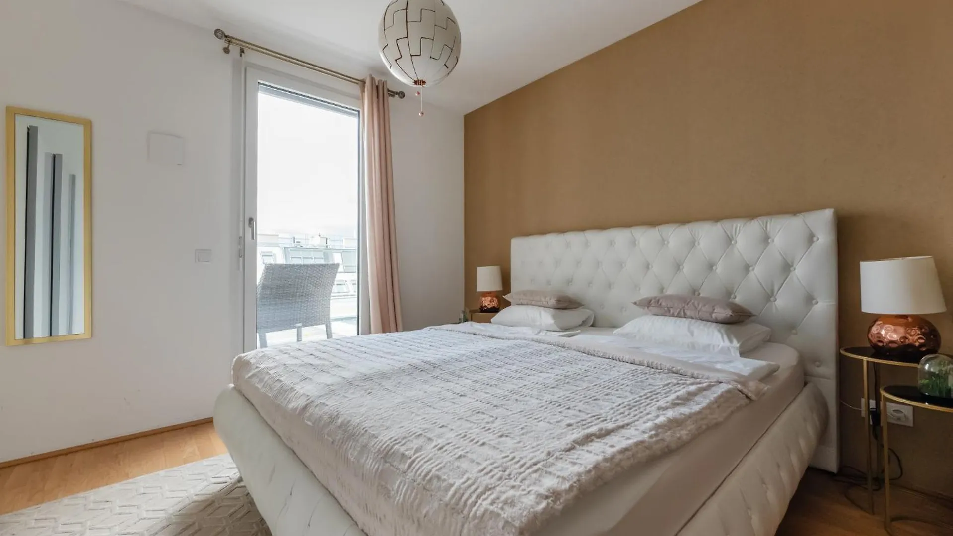 Apartment Mit Traumhafter Dachterrasse & Weitblick Vienna