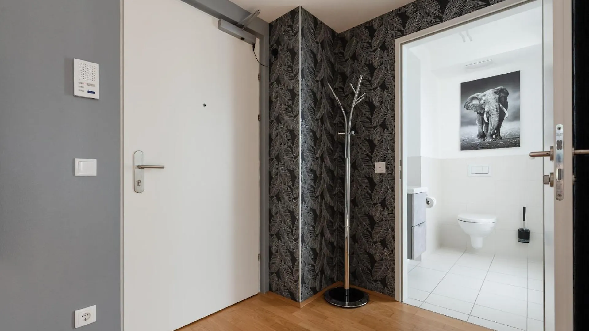 Apartment Mit Traumhafter Dachterrasse & Weitblick Vienna 0*,  Austria